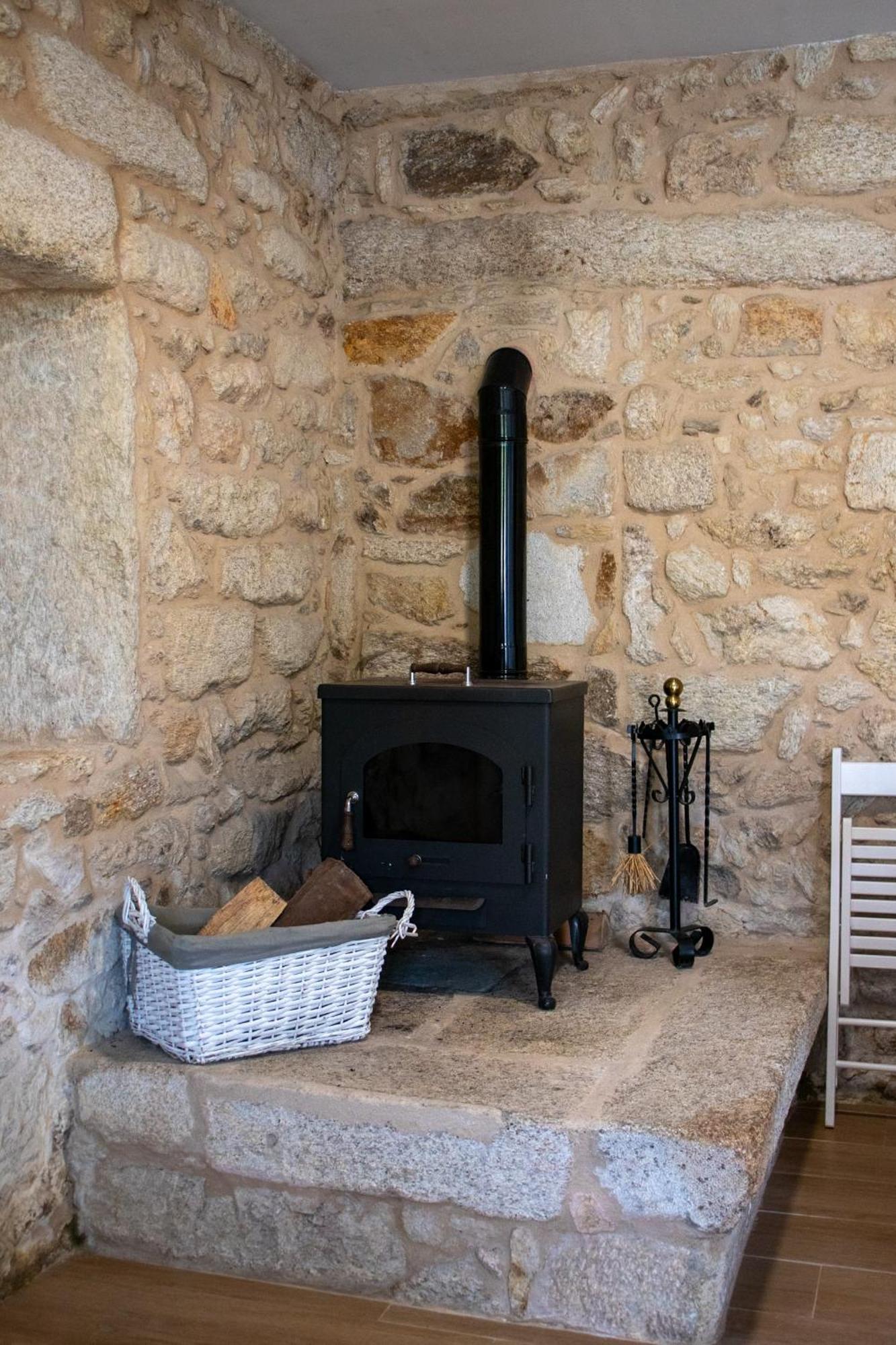 Casa Da Riba Da Ninons ,costa Da Morte Ponteceso
