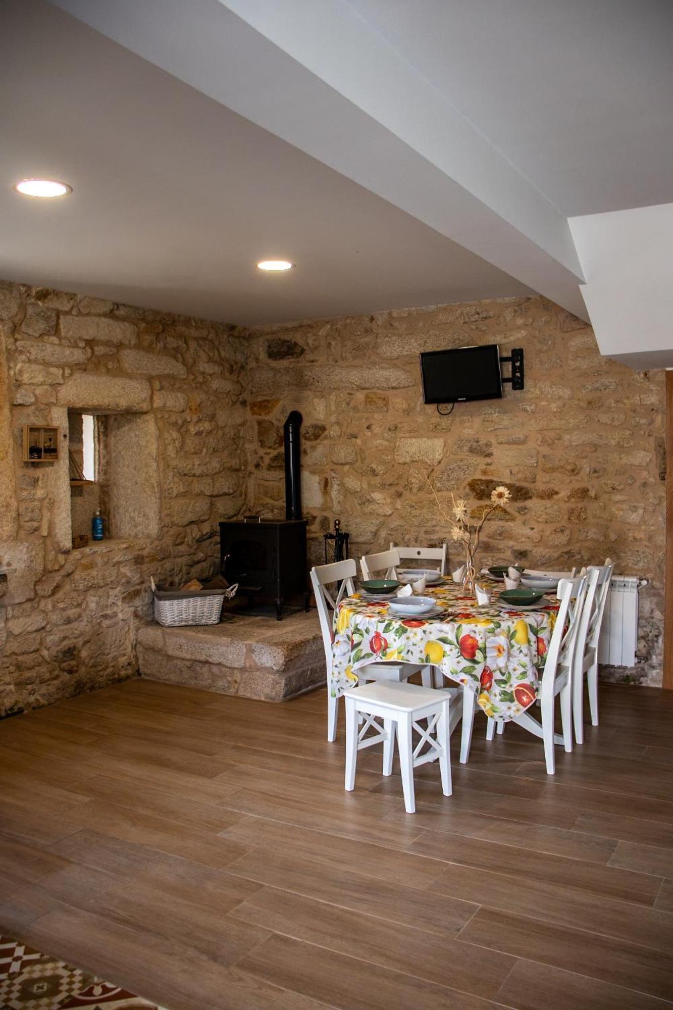 Casa Da Riba Da Ninons ,costa Da Morte Ponteceso